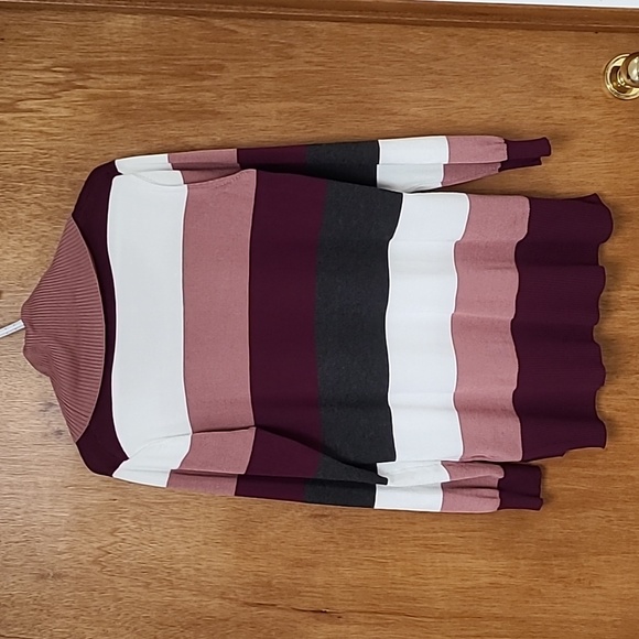 Cable and Gauge Women's sweater size large - Picture 3 of 4